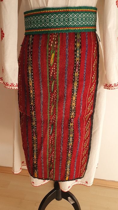 REDUCERE PRET 30%! Costum popular (ie/camasa cu poale, catrinte/sortur