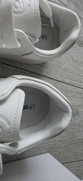 Papuci Piele albi