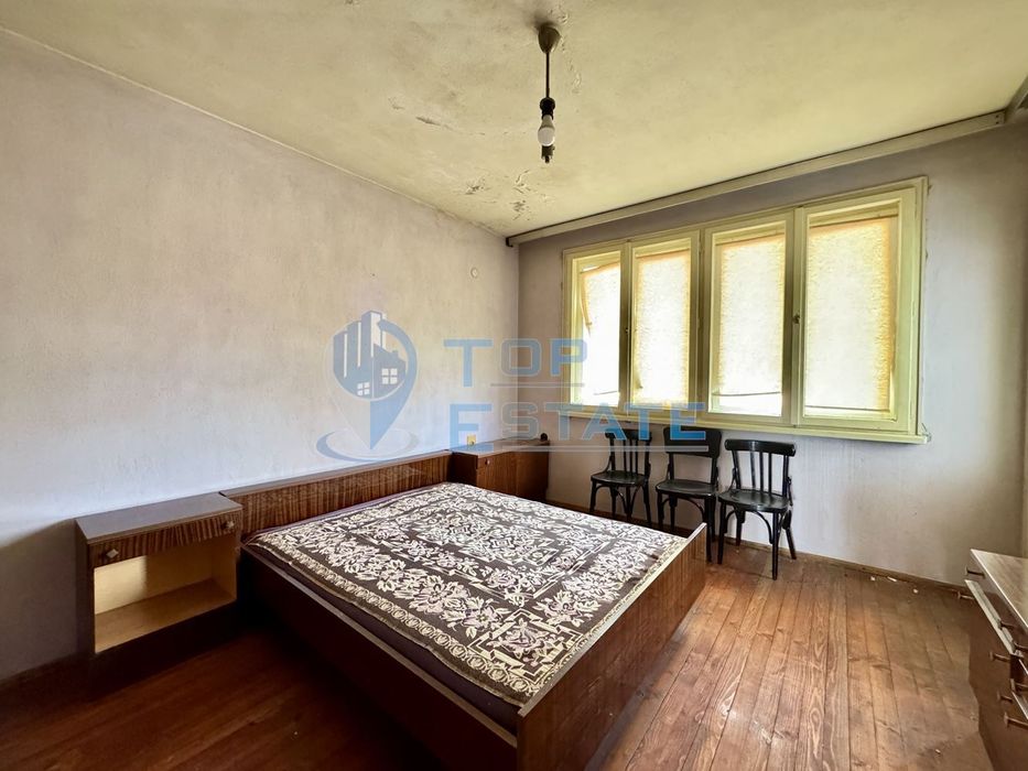 Многостаен тухлен апартамент с гараж в град Полски Тръмбеш, област Ве