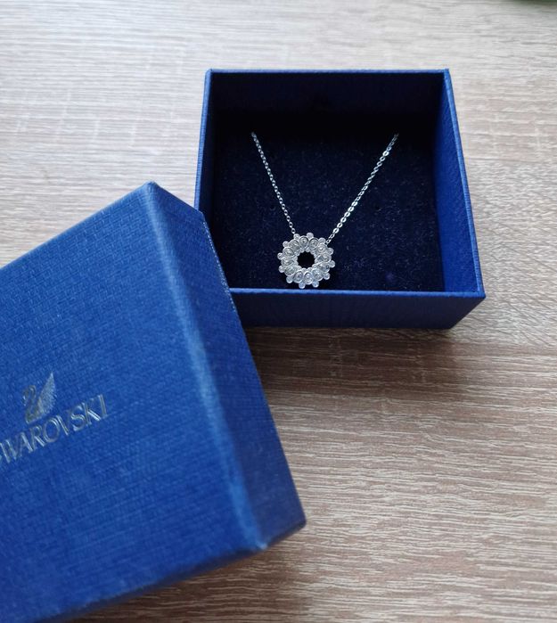 Колие Swarovski ново