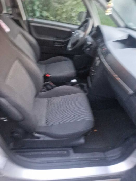 Sa vand o masina opel meriva