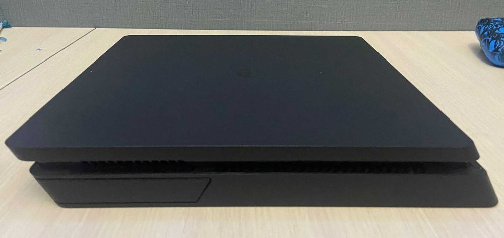 Продаю PlayStation 4 Slim 1tb