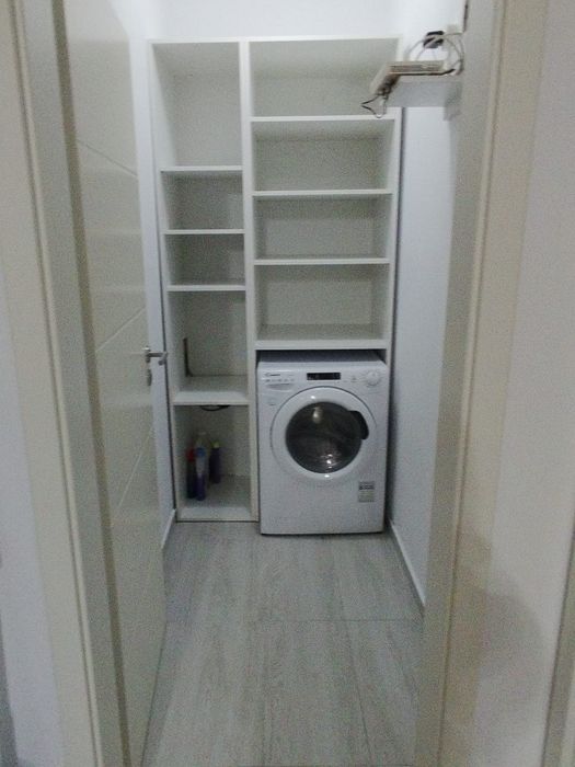 Vând apartament 2 camere, 60 mp, parter, Șelimbăr – str. Armoniei.
Liv