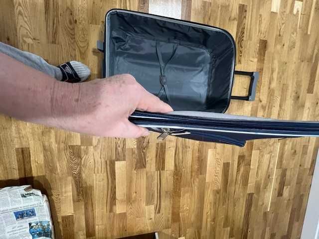 продам отличный удобный чемодан