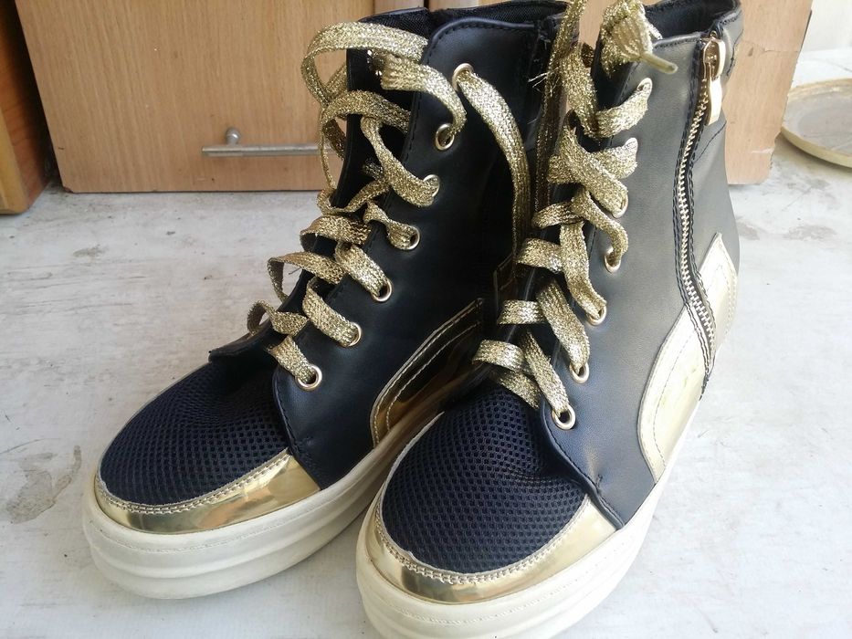 Демисезонные ботинки.