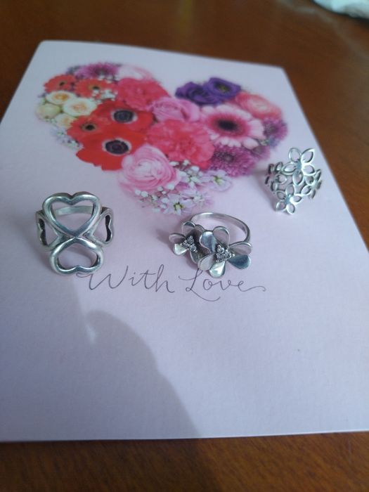 Сребърни обеци, пръстени и колие