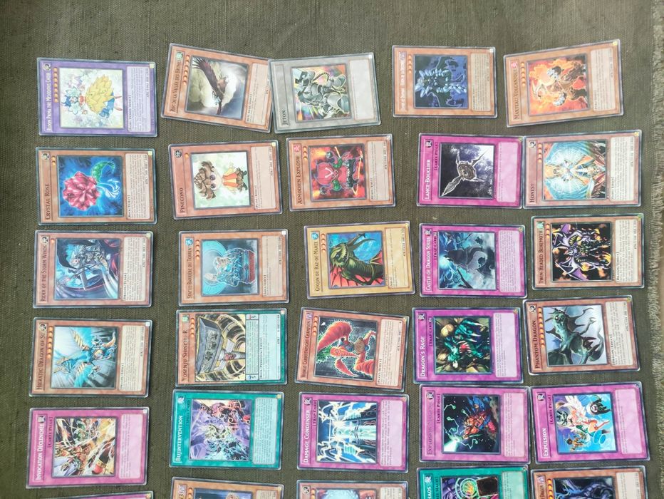 Продавам карти Yu-Gi-Oh