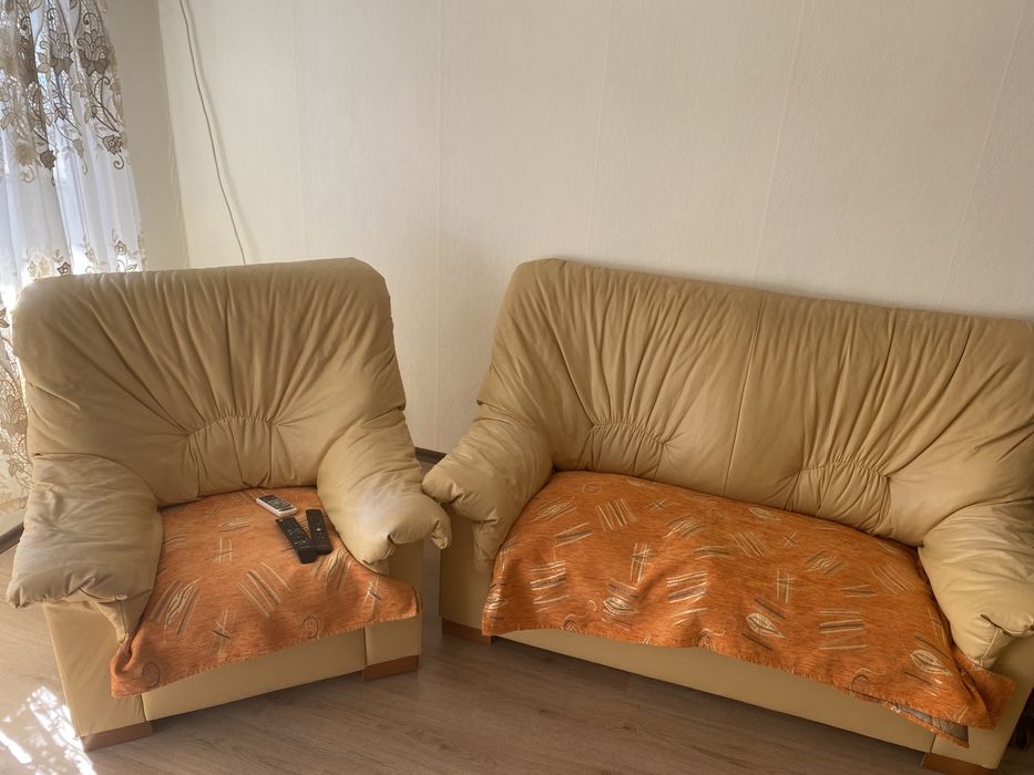 Кожен диван