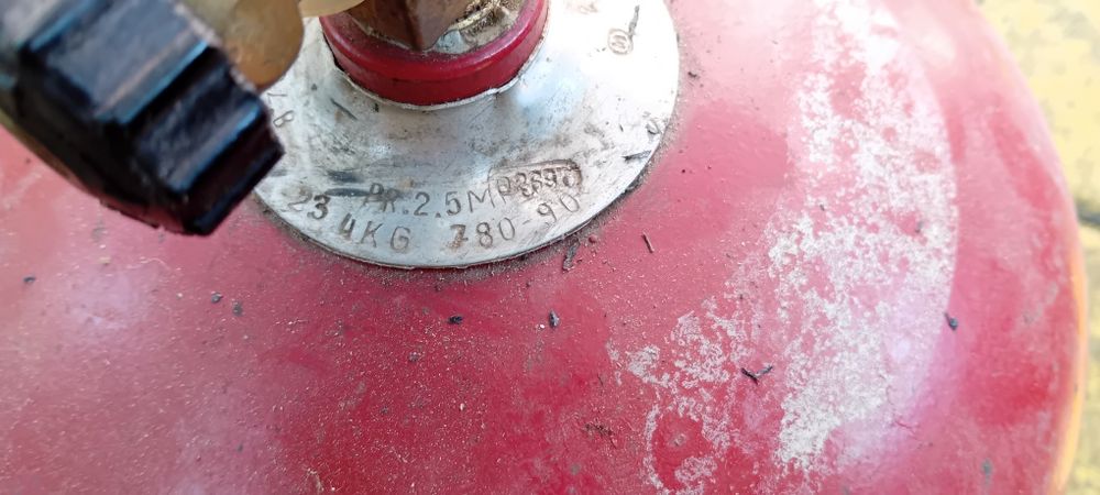 Vand butelie mica(3kg)camping plina cu gpl,recent reincarcate,ca atare predarea vreau sa o fac personal in Brasov nu sa le trimit prin curierat!l