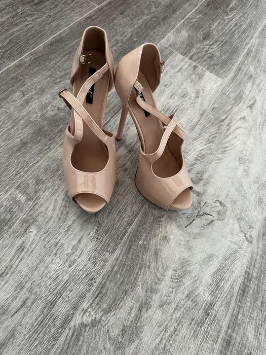 Sandale crem, cu platforma