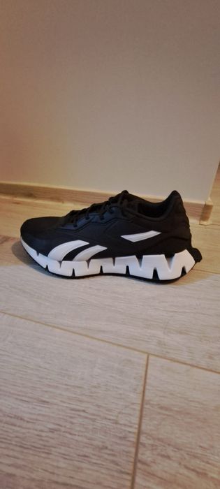 Vând 4 perechi de adidași