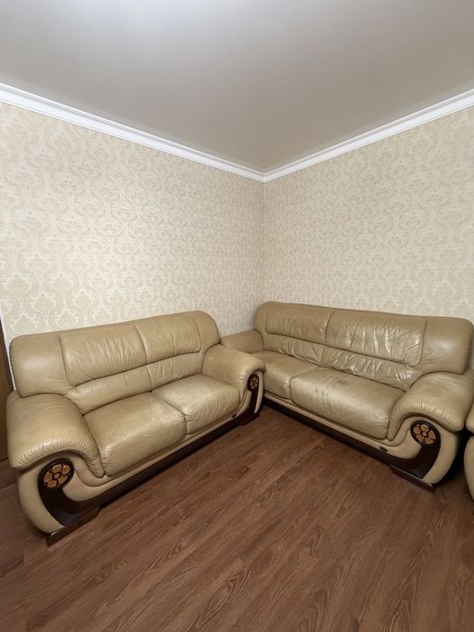 Продам кожаные диваны