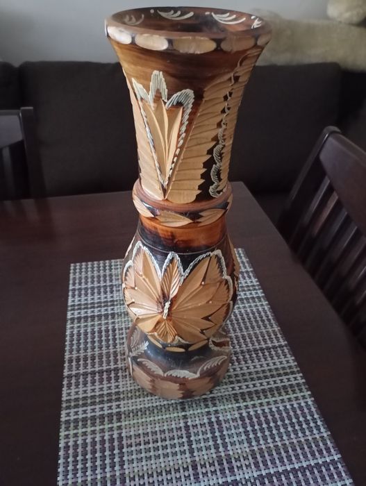 Vaza lemn ornamentală