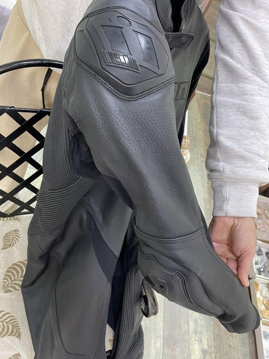 Мъжки мото  екип IKON размер 54