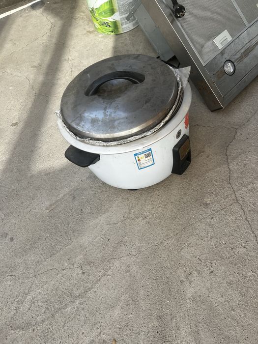 Продам морозильник, вытишка и рисоварка