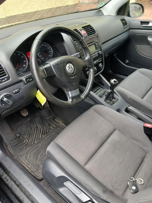 Vand Golf 2004 benzina