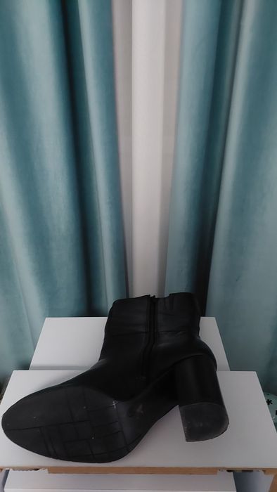 Cizme negre de piele