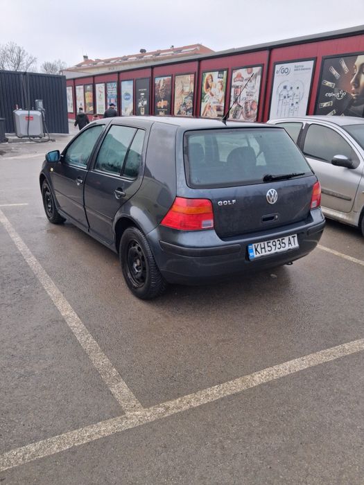 Продавасе vw golf 4