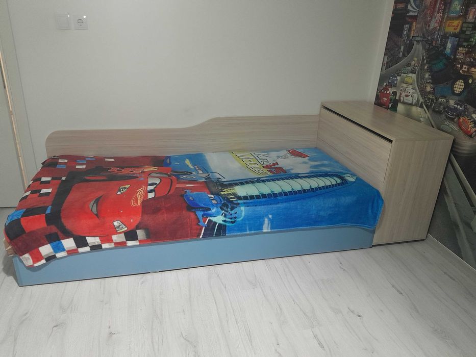 Детско легло подарък одеало и ракла