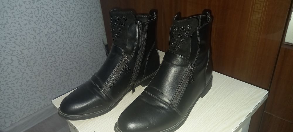 Продам зимние Сапоги и ботинки