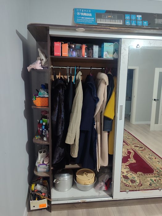 Шкаф с зеркалом бу