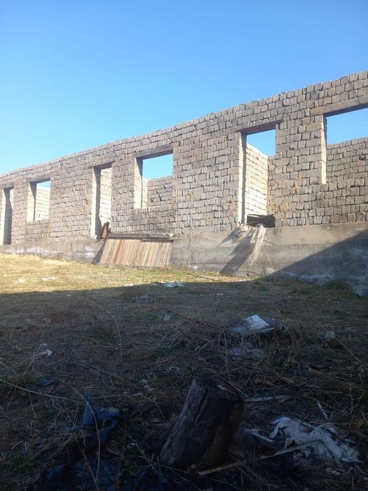 Земелний участка прадаётся 13,5 сот паркент,невич.Yer uchastka sotilad