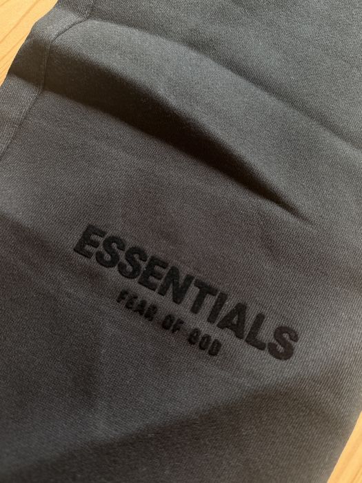 Екип Essentials (налични S, размери)