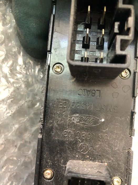 buton comanda geam stanga fata ford focus 2