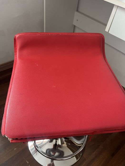 Vand birou plus oglinda( sau masa de machiaj) si scaun .