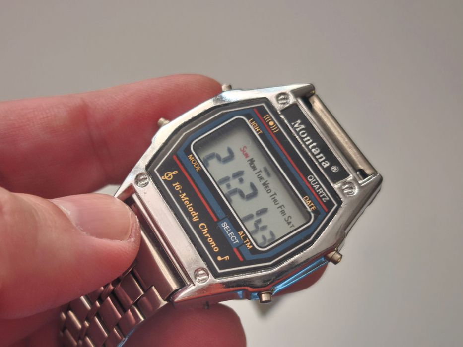 Ceas electronic Montana din anii ’80, cu melodii, funcțional, retro, digital