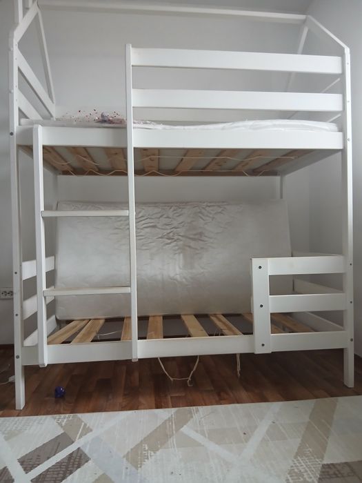 Двухъярусная кровать