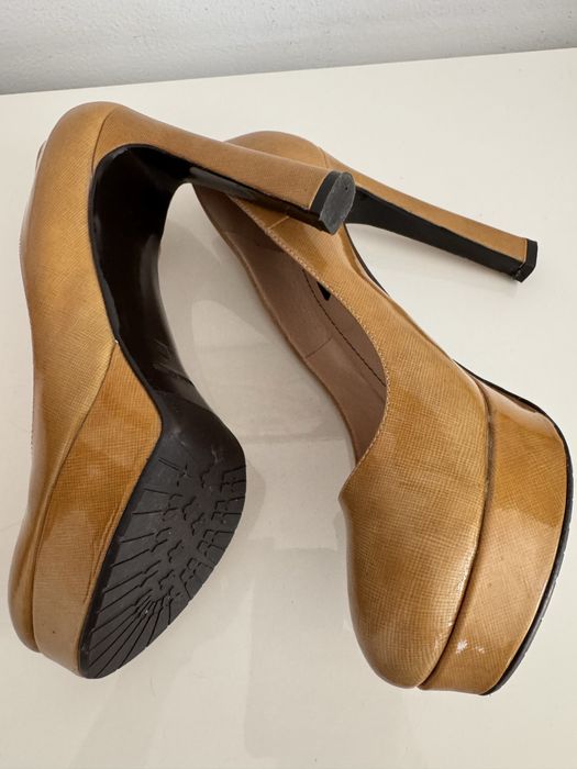 Pantofi eleganți de piele lăcuită linia Cristhelen B. (Musette) 39