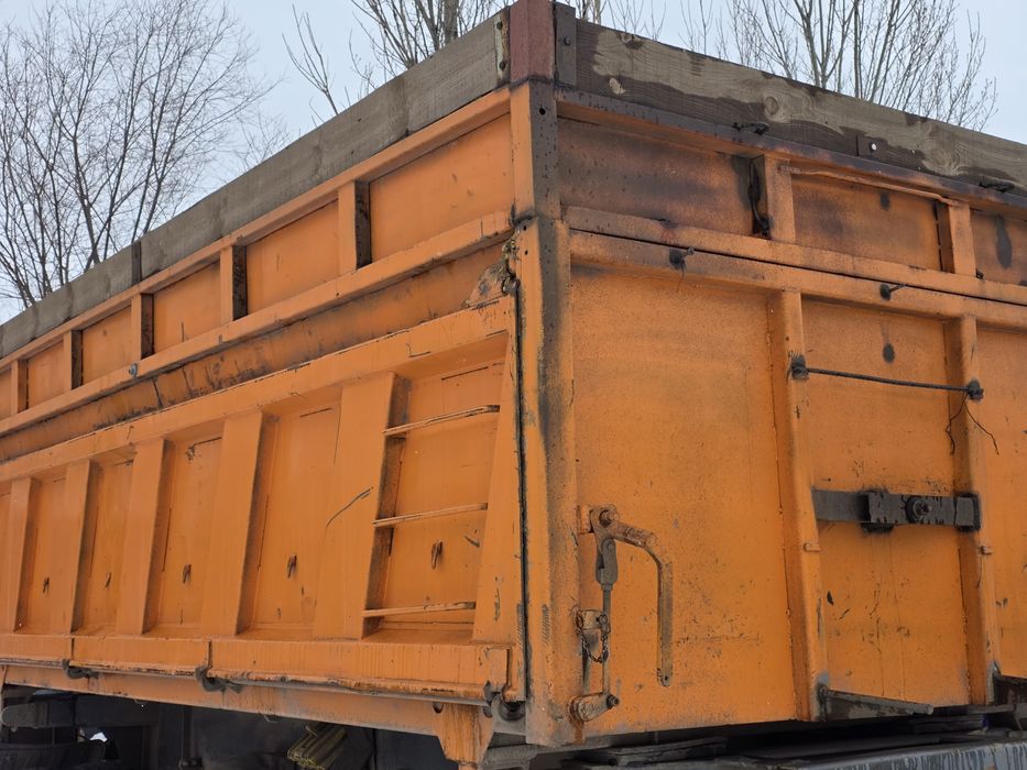 Продам кузово от прицепа маз 5.2 м. с цилиндром.  .