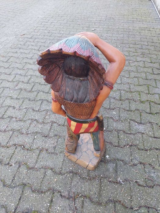 Дървена фигура на индианец