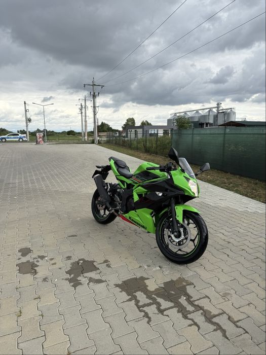 Vând Kawasaki Ninja 125