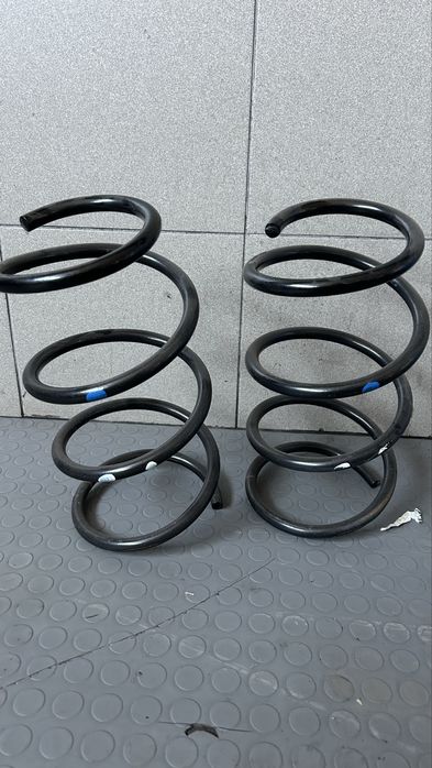 Предни пружини за Тойота Авенсис 2.2 150к.с.