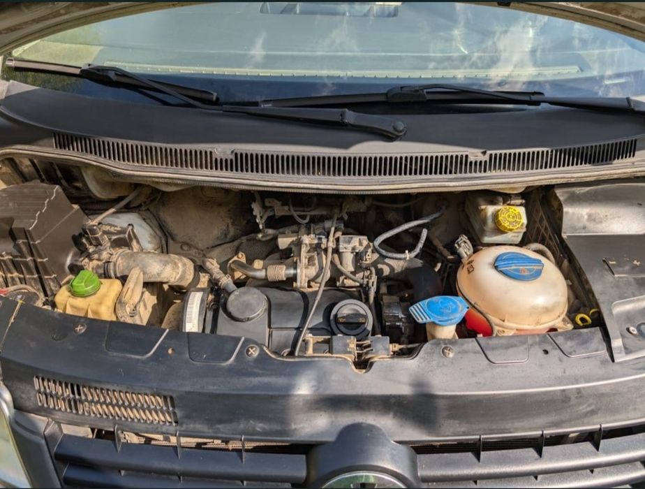 Volkswagen Transporter T5 cu 3 locuri, prelata
