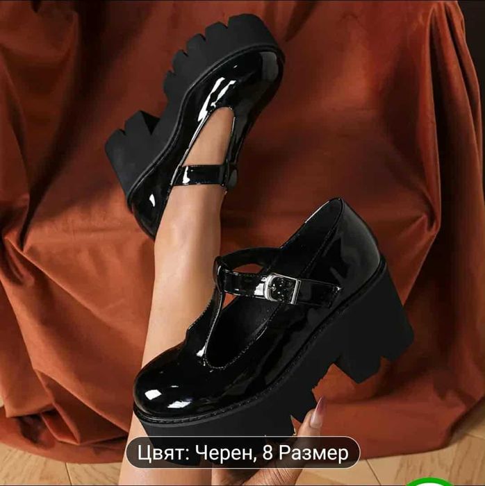 Дамски черни лачени обувки на ток