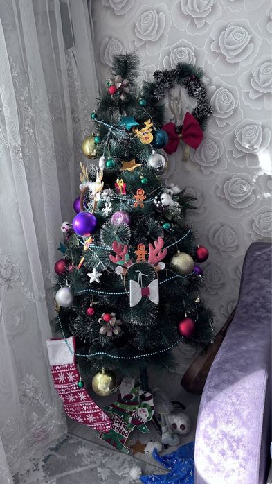 Продам елку со всеми игрушками
