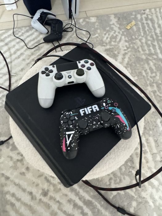 Продам сони плейстейшен ,Ps 4.Sony .PlayStation 4,можно каспий ред