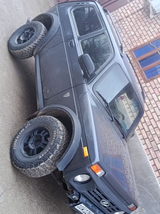 LADA Niva bronto sotiladi