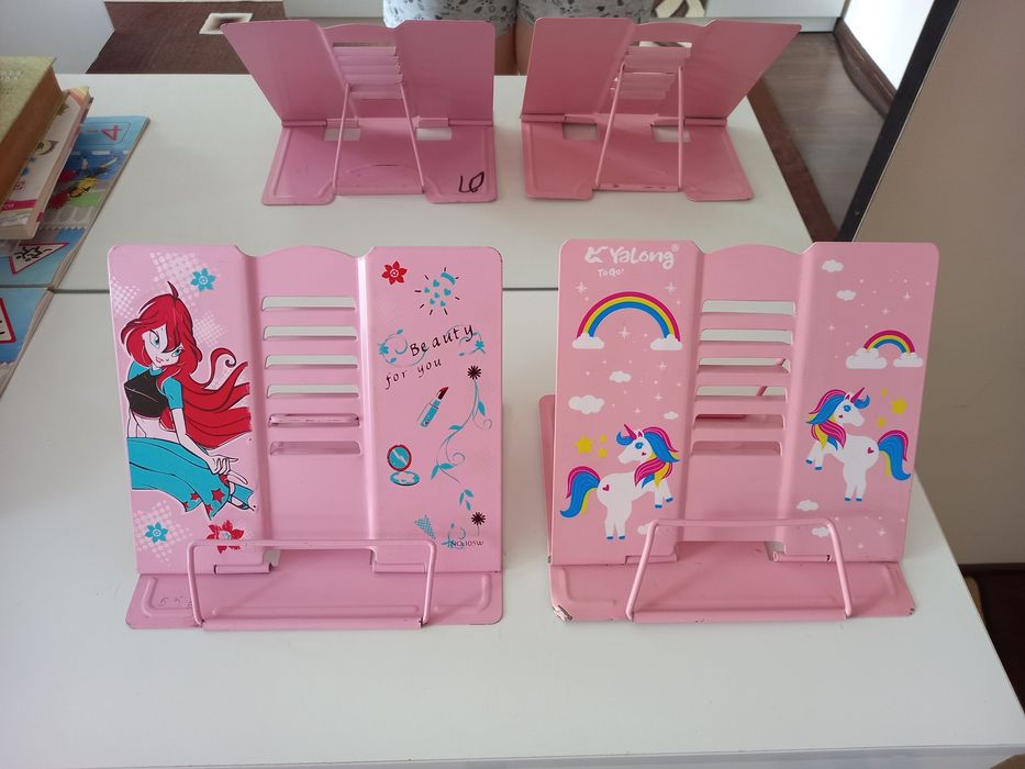 Продам книги и поставки для книг.