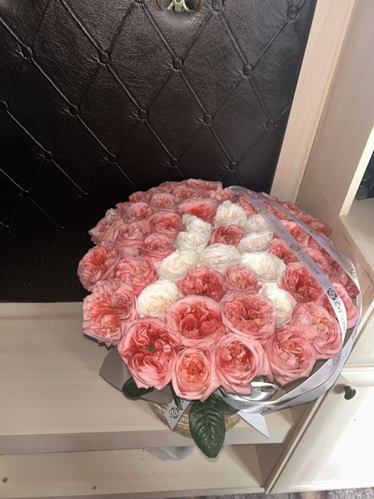 Роскошная корзина пионовидных роз