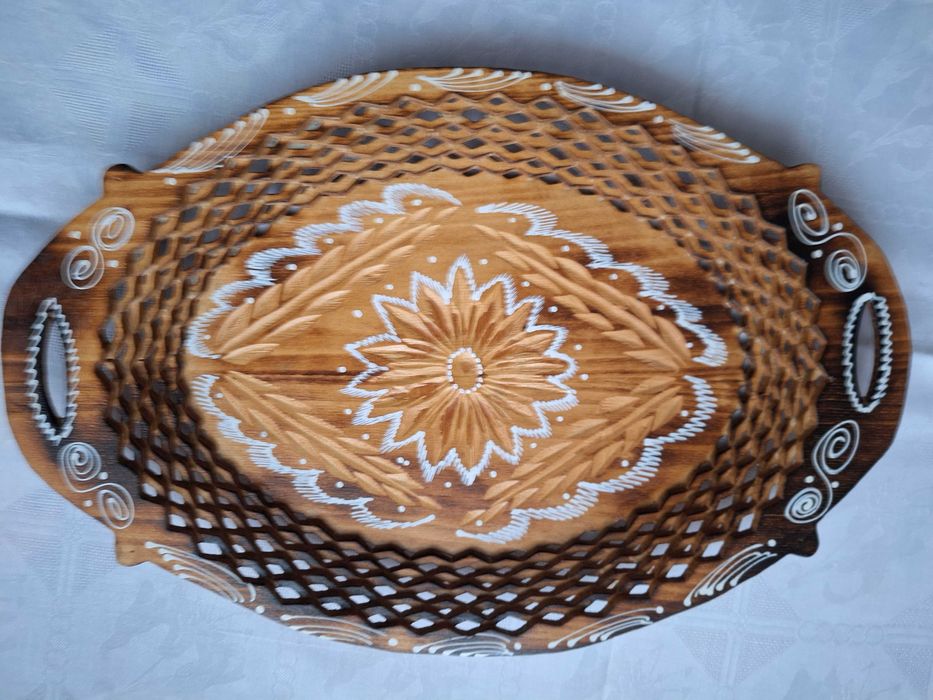 Tava decorativa veche confectionata din lemn