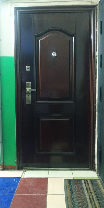 Продам входную дверь