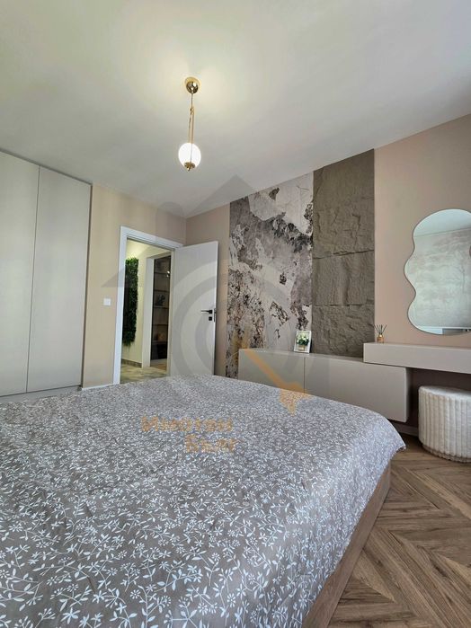 Двустаен апартамент в ж.к. Дружба 2