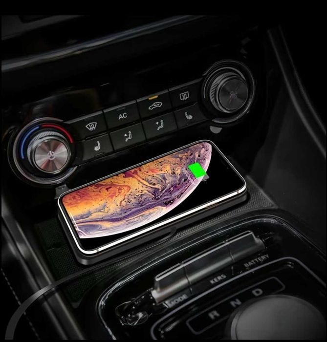 Универсално Бързо Безжично Зарядно за Кола – 15W Fast Charge