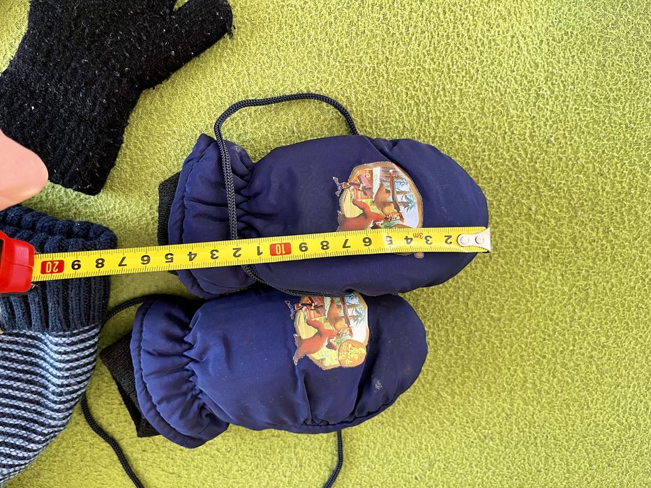 Шапка и 3 чифта ръкавици