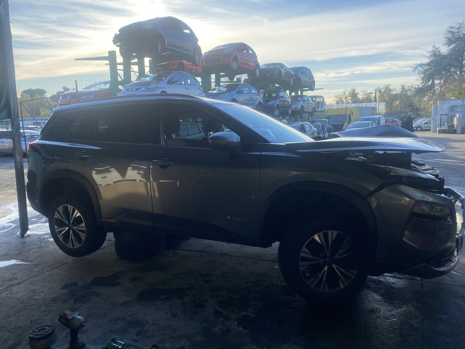 Nisan X-trail 1.5benzin hibrib На части!!!