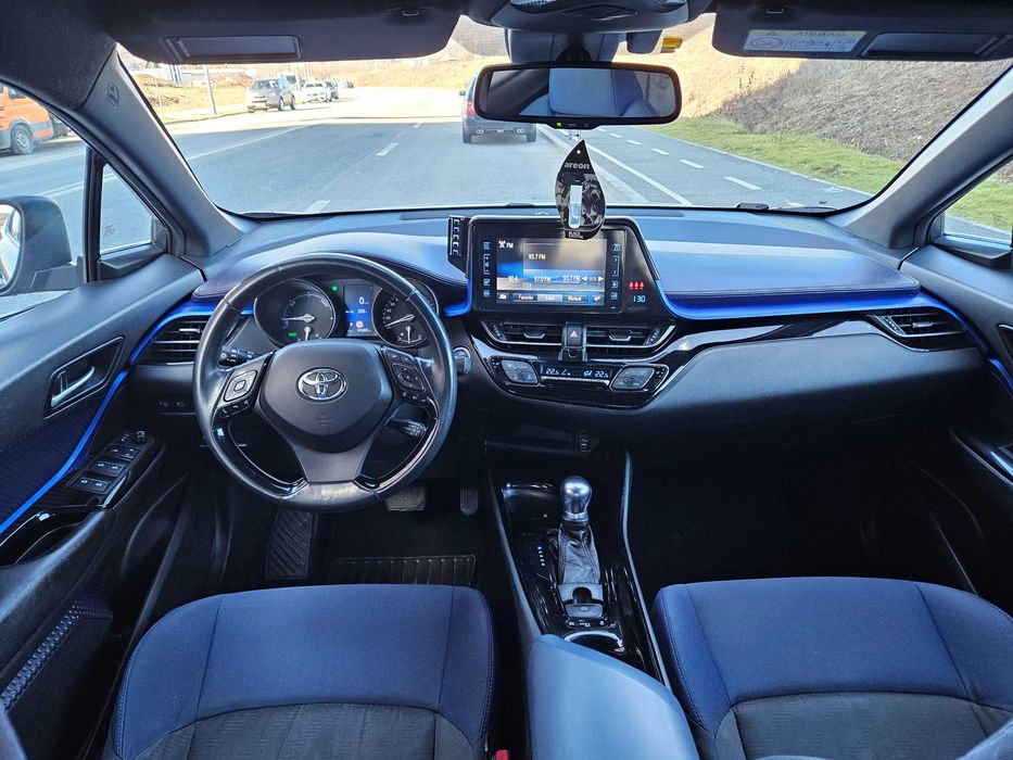 Toyota C-HR 1.8 hybrid / BiTone / Keyless entry / Camera